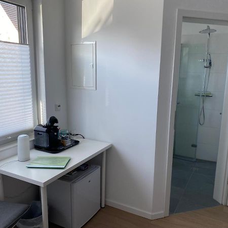 Messezimmer Nahe Der Duesseldorfer Messe Mit Eigenem Eingang Und Gratis Minibar Exteriör bild