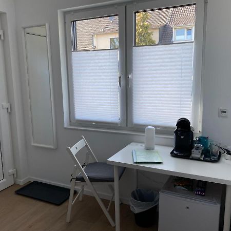 Messezimmer Nahe Der Duesseldorfer Messe Mit Eigenem Eingang Und Gratis Minibar Exteriör bild