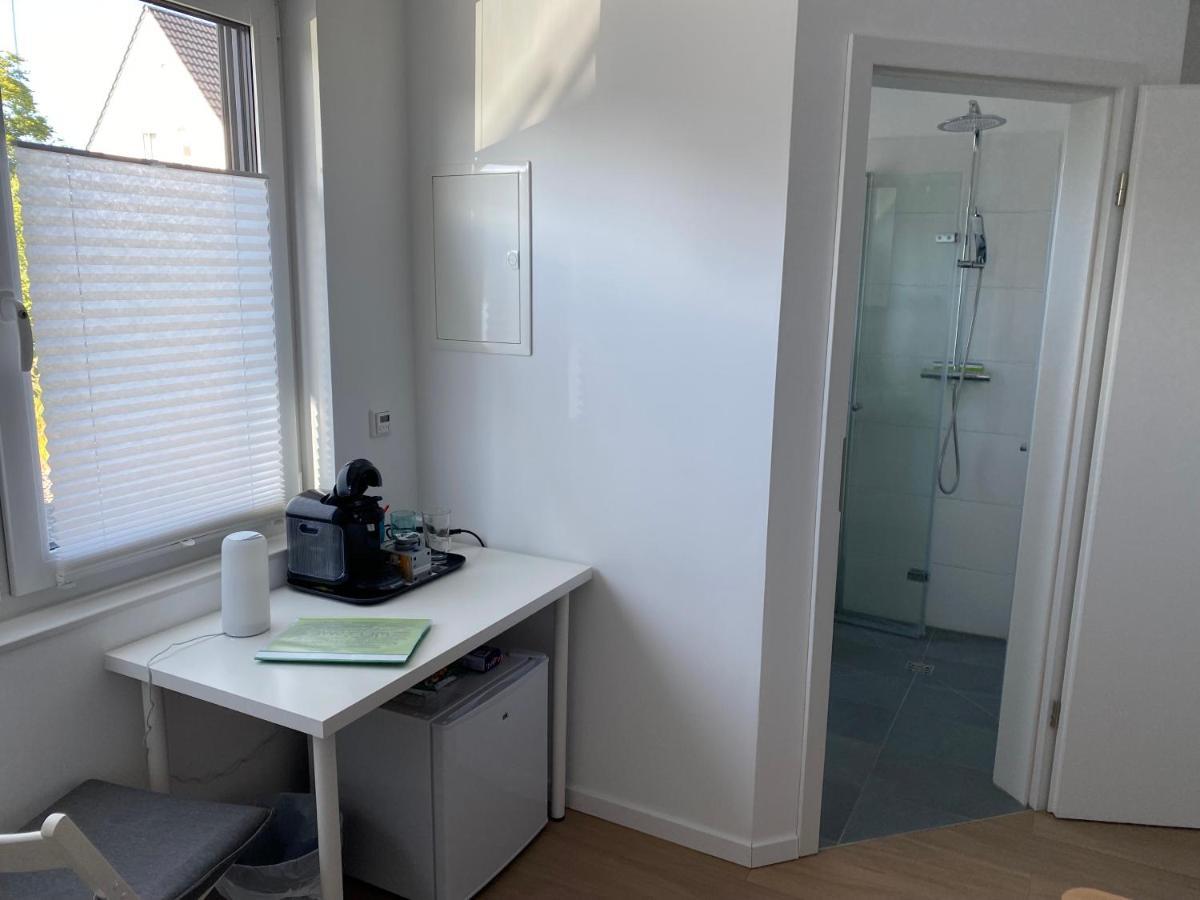 Messezimmer Nahe Der Duesseldorfer Messe Mit Eigenem Eingang Und Gratis Minibar Exteriör bild